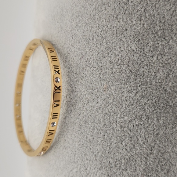 Elegant 18k Gold Plated Stainless Steel Roman Numeral BangleBracelet